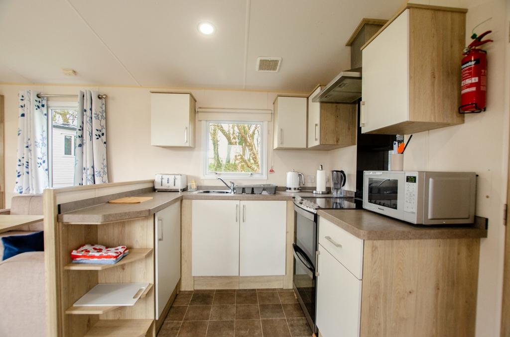 8 Pine Lodge Bodmin TPS 01208 74182-4