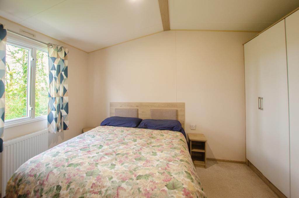 8 Pine Lodge Bodmin TPS 01208 74182-1