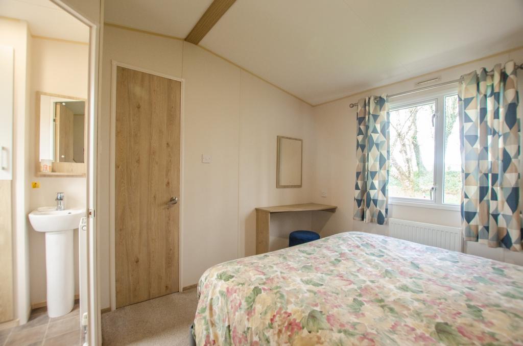 8 Pine Lodge  Bodmin 01208 74182-14