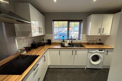 3 bedroom terraced house to rent, Montague Street, Mansfield, NG18
