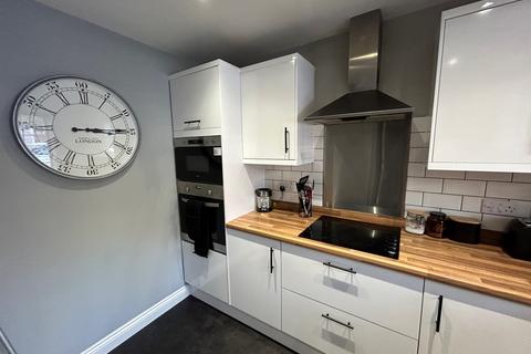 3 bedroom terraced house to rent, Montague Street, Mansfield, NG18