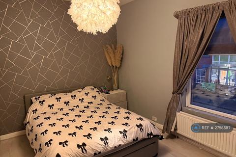 undefined, Market St, Hyde, SK14