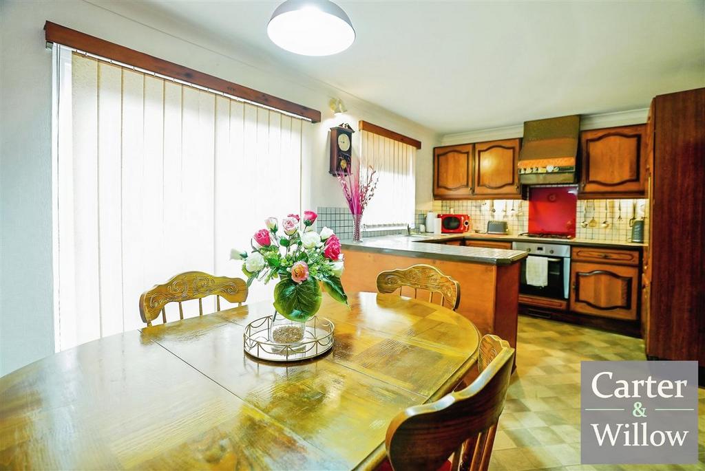 Kitchen / dining