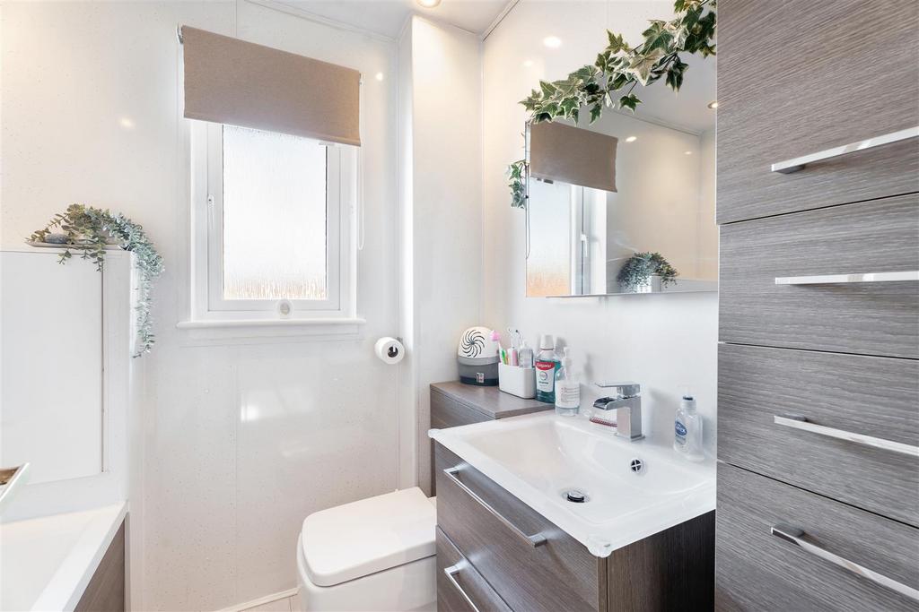 Bathroom1.jpg