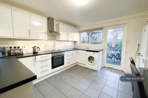 undefined, St Clement Close, Uxbridge, UB8