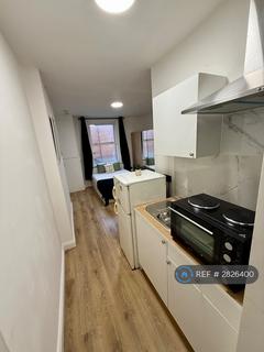 Studio to rent, Cricklewood Broadway, London, NW2