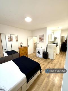 Studio to rent, Cricklewood Broadway, London, NW2