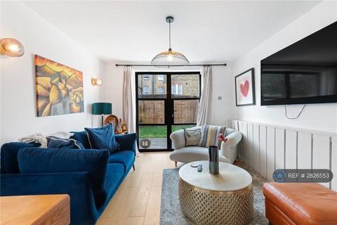 2 bedroom flat to rent, Thornton Avenue, London, SW2