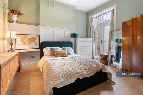 2 bedroom flat to rent, Thornton Avenue, London, SW2