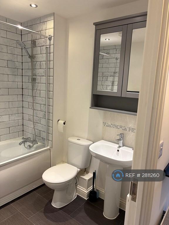 1st Floor Family Bathroom