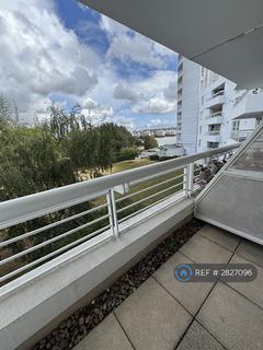 2 bedroom flat to rent, Barrier Point Road, London, E16