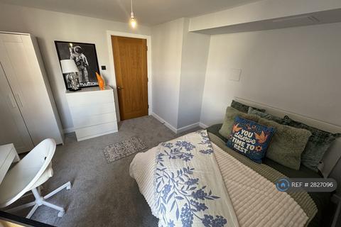 2 bedroom flat to rent, Barrier Point Road, London, E16