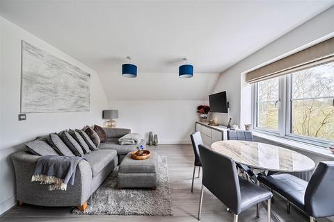 2 bedroom apartment for sale, Waterhouse Lane, Kingswood
