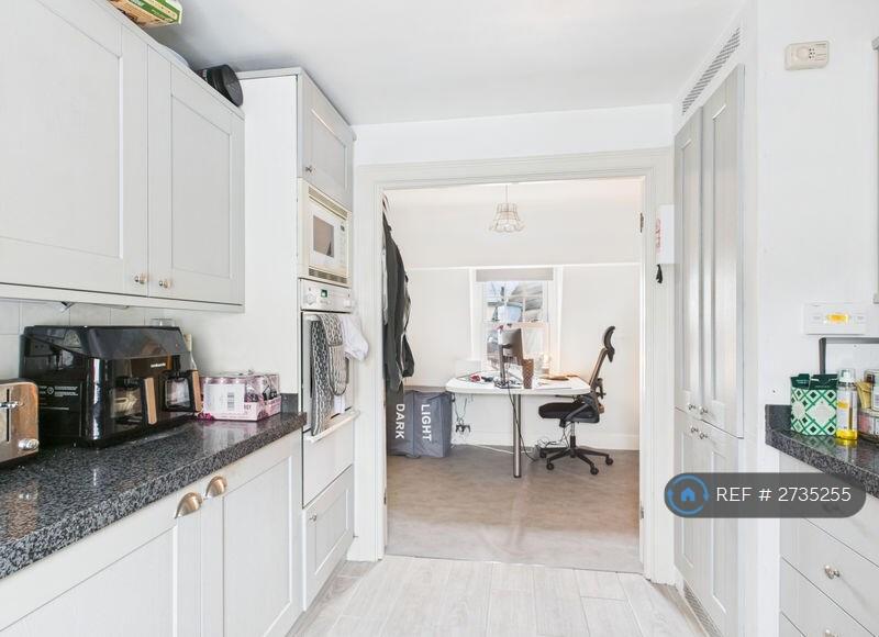 Kitchen/Breakfast Area