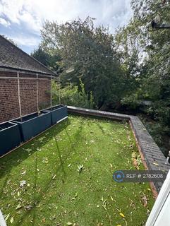 Studio to rent, Abercorn Road, London, NW7