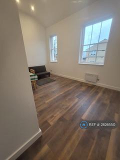 Studio to rent, Beethoven St, London, W10