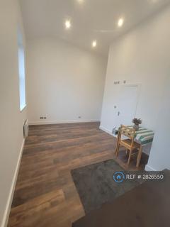 Studio to rent, Beethoven St, London, W10