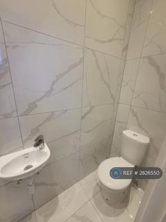 Studio to rent, Beethoven St, London, W10