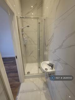 Studio to rent, Beethoven St, London, W10