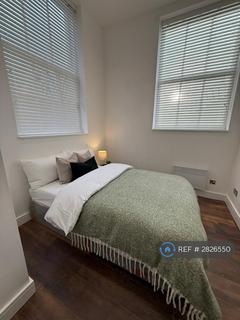 Studio to rent, Beethoven St, London, W10