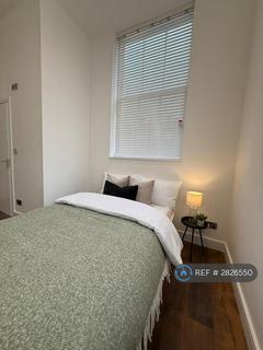 Studio to rent, Beethoven St, London, W10
