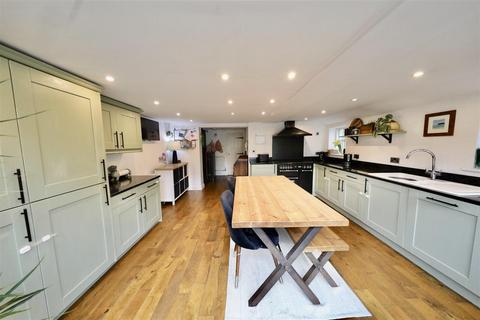 undefined, West Ella Road, West Ella, Hull