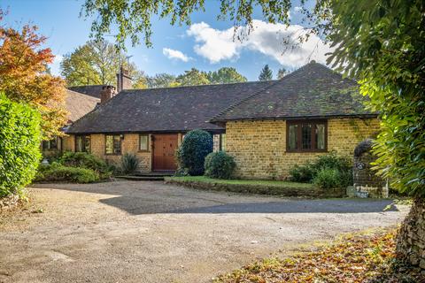 4 bedroom bungalow for sale - High Barn, Nr Hascombe, Godalming, Surrey GU8 4AE
