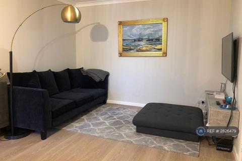2 bedroom flat to rent, Claydon House, London, NW4