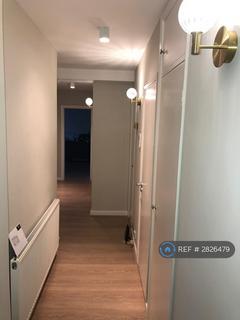 2 bedroom flat to rent, Claydon House, London, NW4