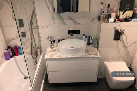 2 bedroom flat to rent, Claydon House, London, NW4