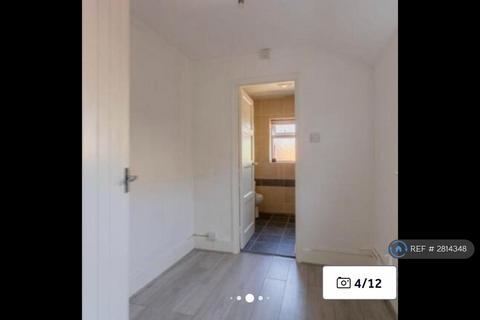 2 bedroom terraced house to rent, London Road, Colchester, CO3