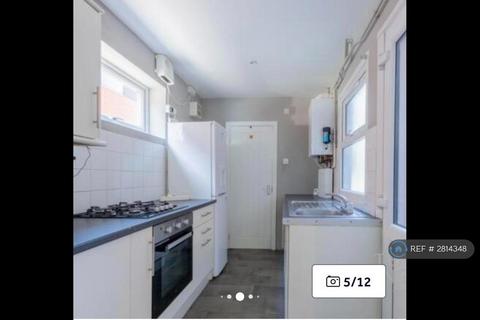 2 bedroom terraced house to rent, London Road, Colchester, CO3