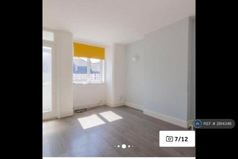 2 bedroom terraced house to rent, London Road, Colchester, CO3