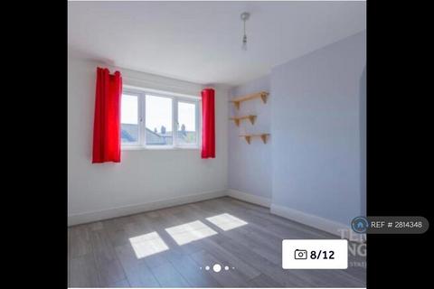 2 bedroom terraced house to rent, London Road, Colchester, CO3