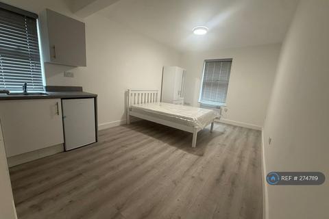 Studio to rent - Marlborough Road, Watford, WD18