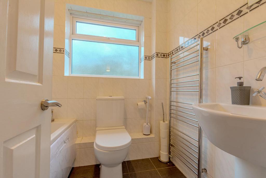 Bathroom 1.jpg