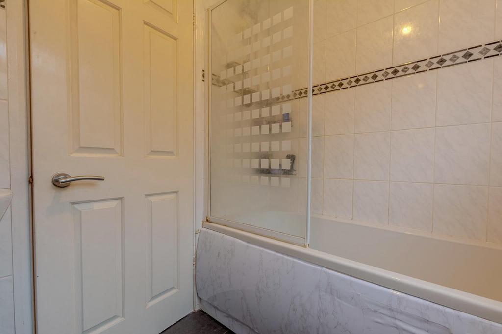 Bathroom 2.jpg