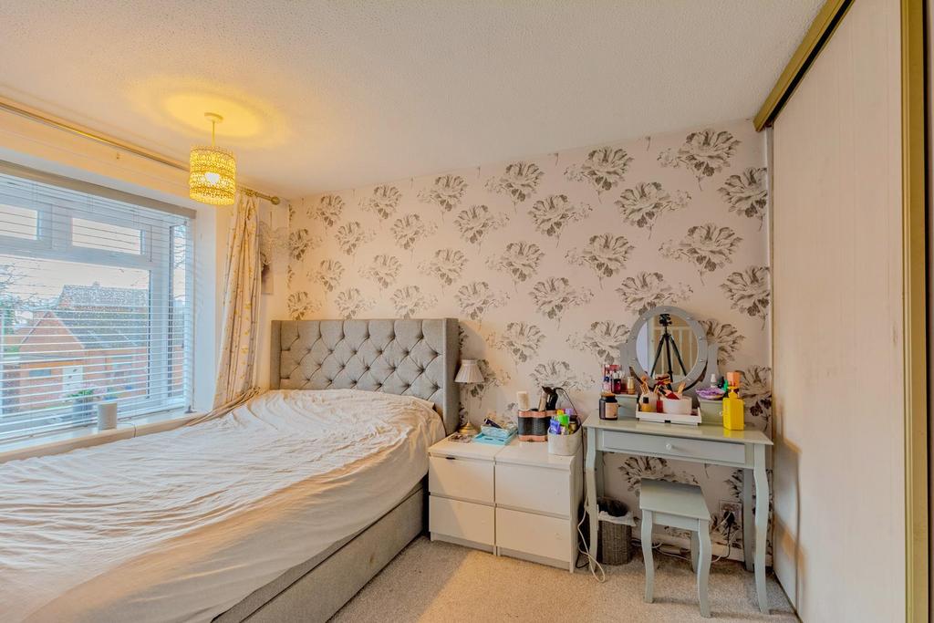 Bedroom 1 1.jpg