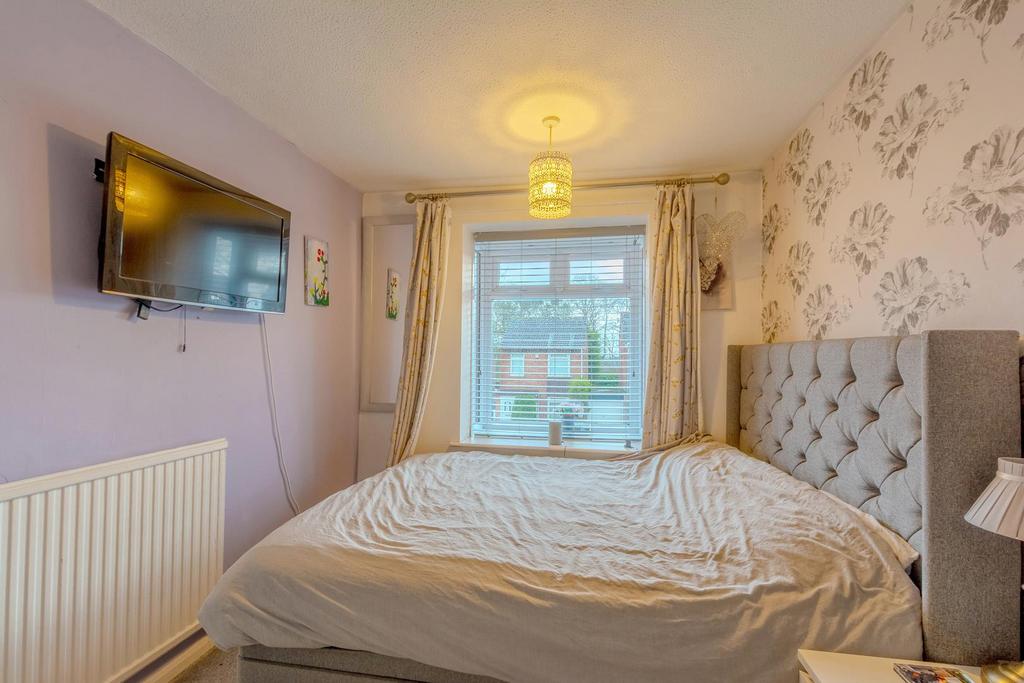 Bedroom 1 2.jpg