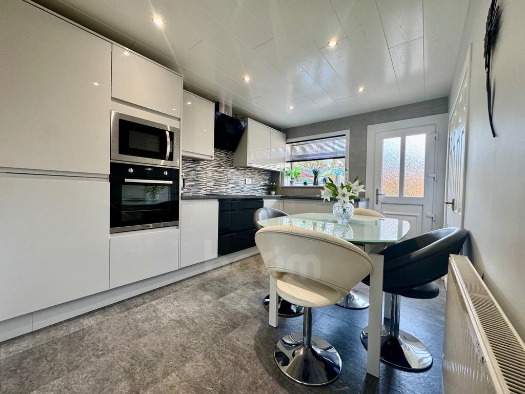 Chestnut Avenue kitchen