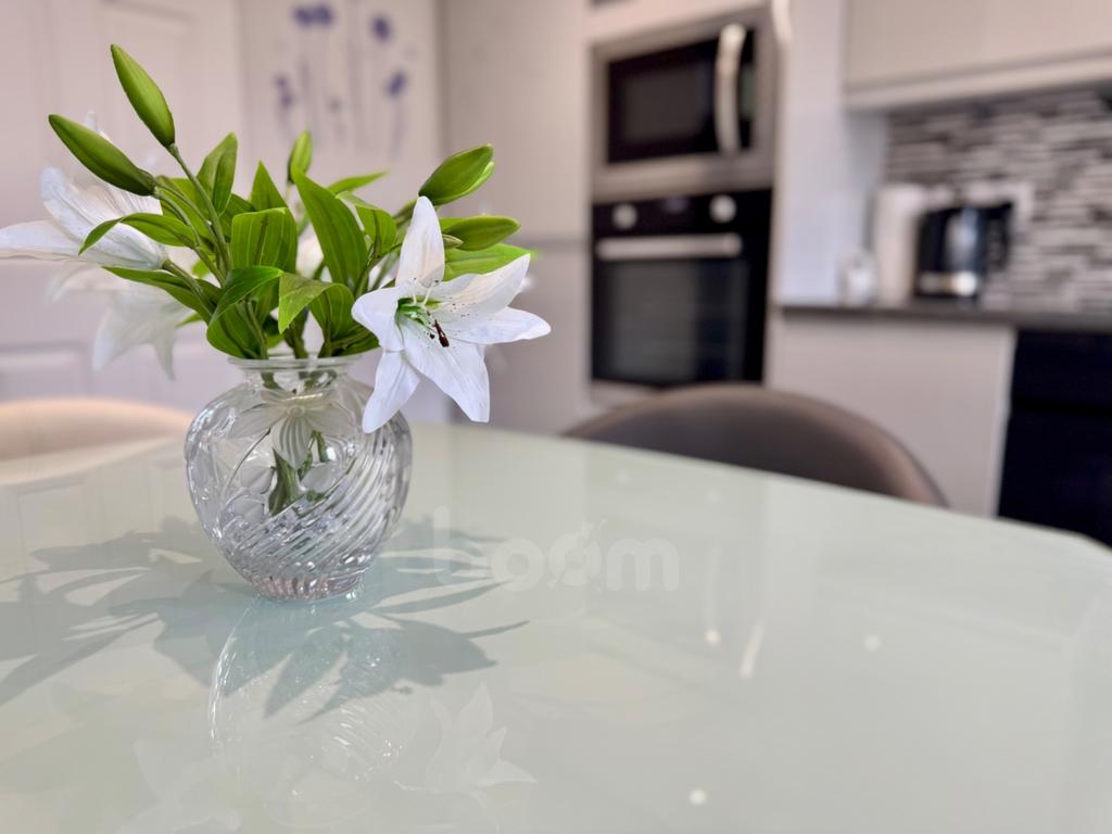 Chestnut Avenue kitchen table