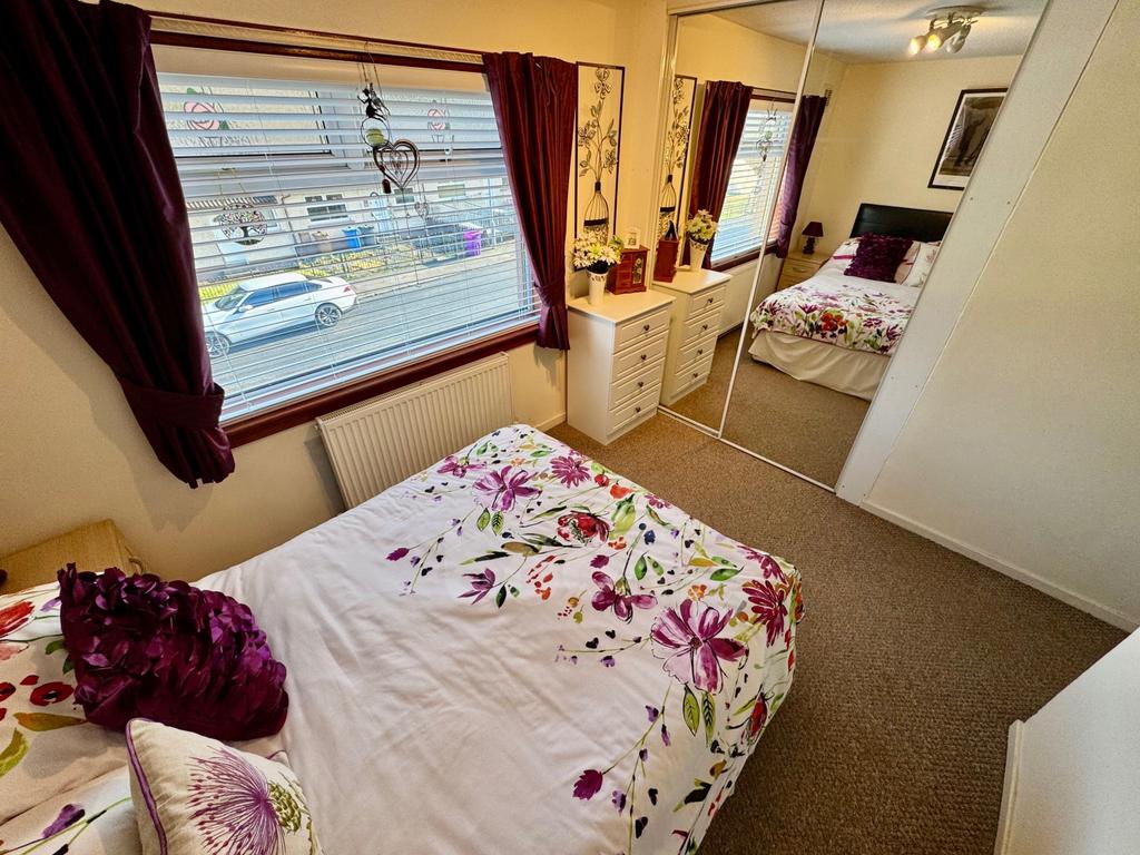 Chestnut Avenue bedroom one pic