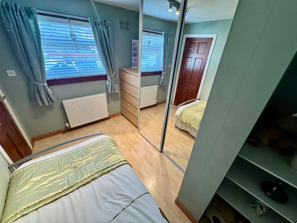 Chestnut Avenue bedroom three pic