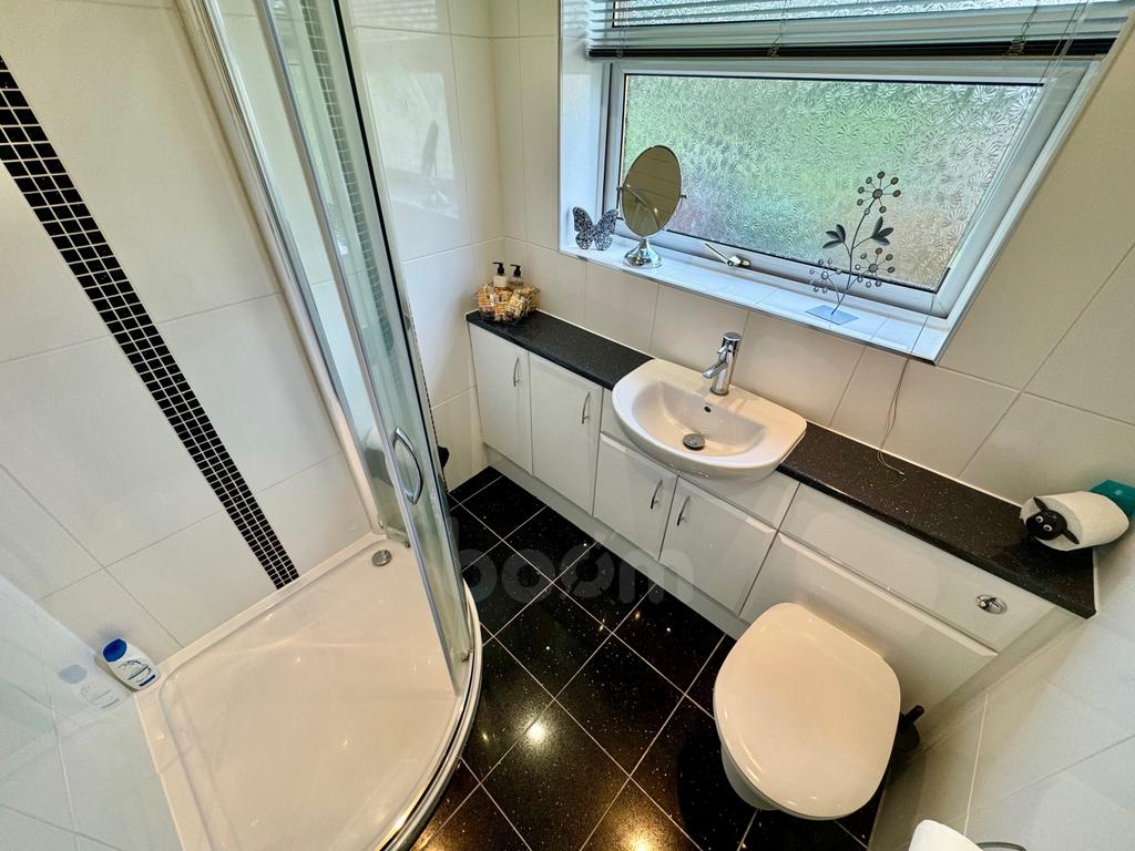 Chestnut Avenue shower room