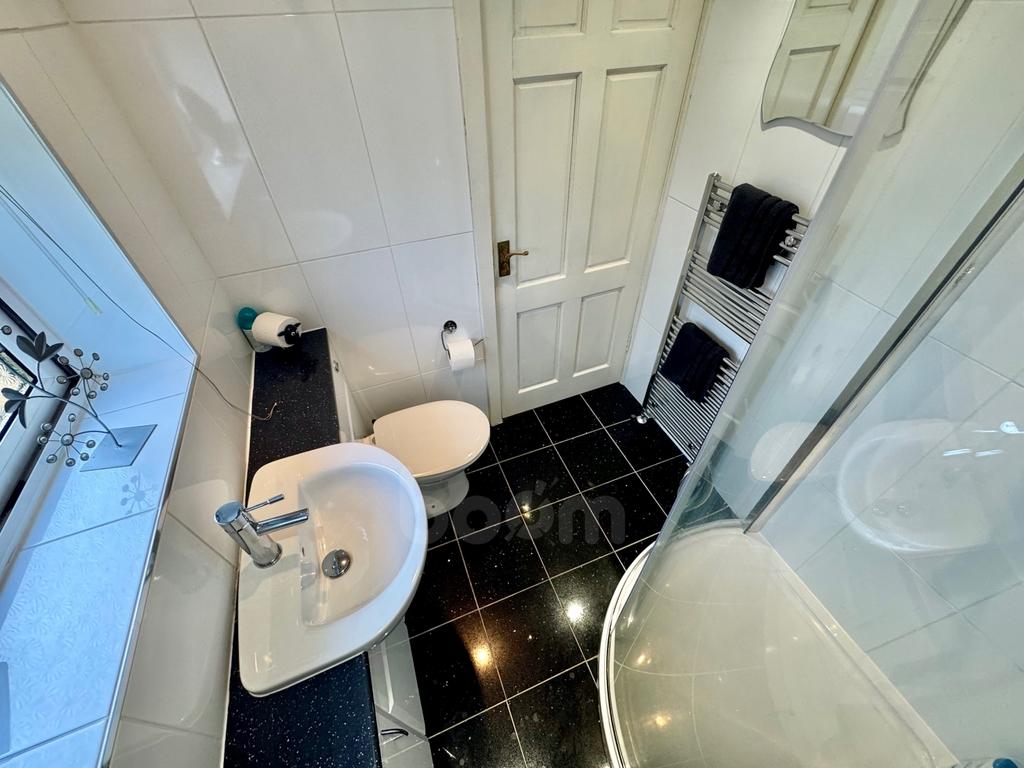 Chestnut Avenue shower room pic