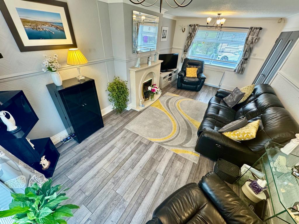 Chestnut Avenue family lounge