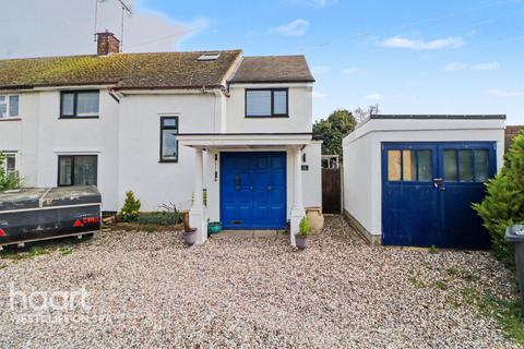 4 bedroom semi-detached house for sale - Olivers Crescent, Great Wakering