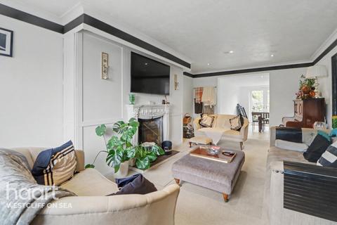 4 bedroom semi-detached house for sale, Olivers Crescent, Great Wakering