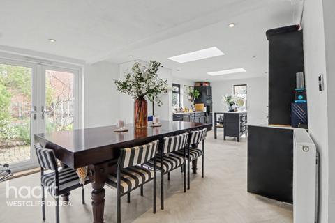 4 bedroom semi-detached house for sale, Olivers Crescent, Great Wakering