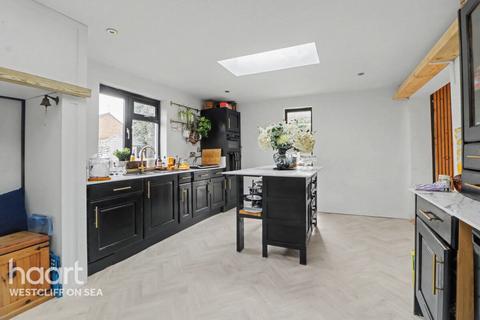 4 bedroom semi-detached house for sale, Olivers Crescent, Great Wakering